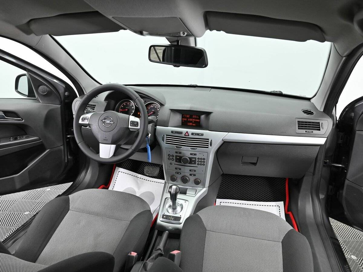 Opel Astra с пробегом — 2012 год. Фото: #10