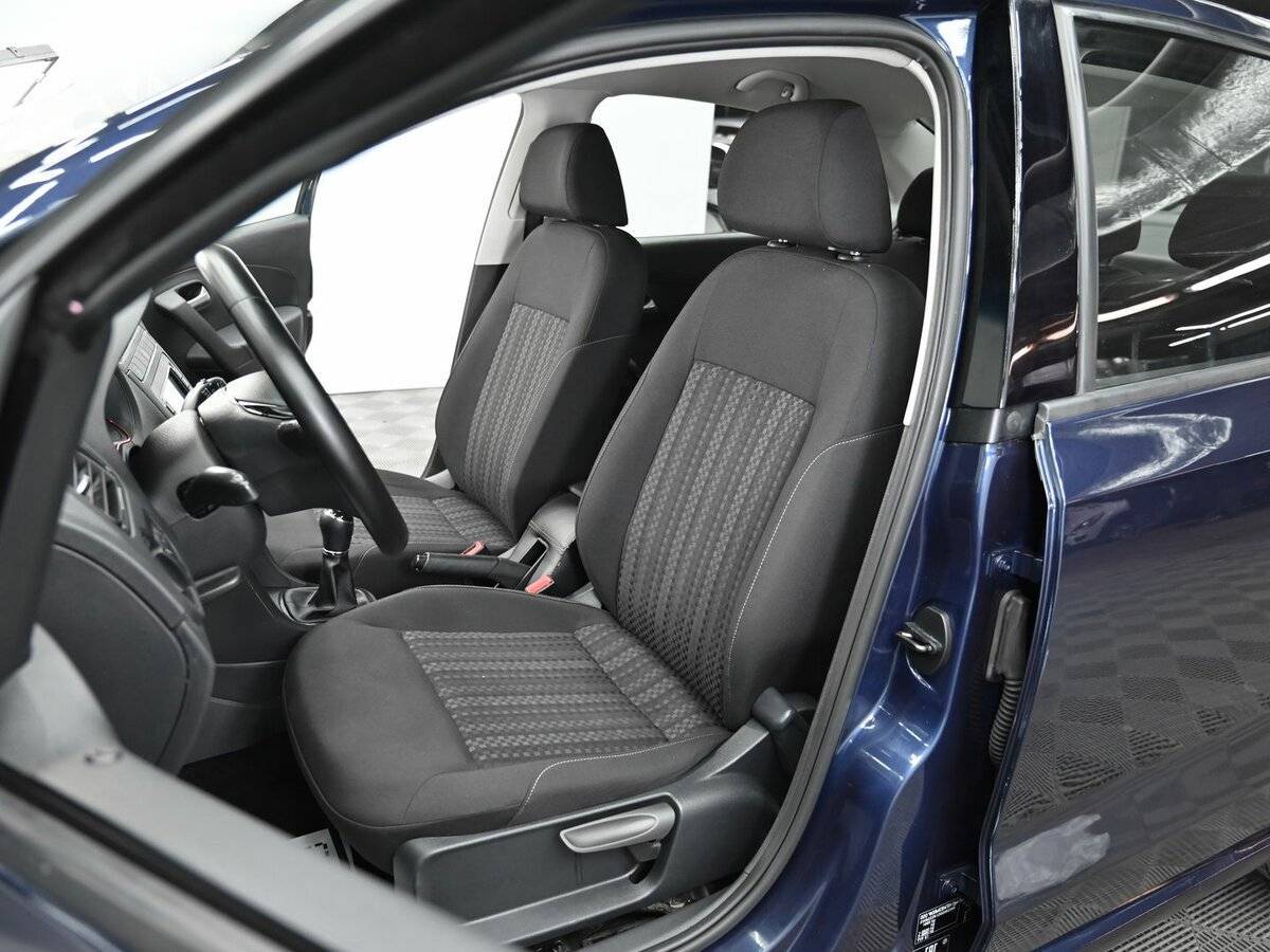 Volkswagen Polo с пробегом — 2016 год. Фото: #6