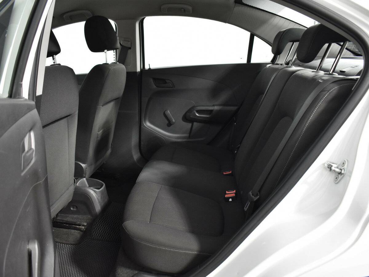 Chevrolet Aveo с пробегом — 2013 год. Фото: #11