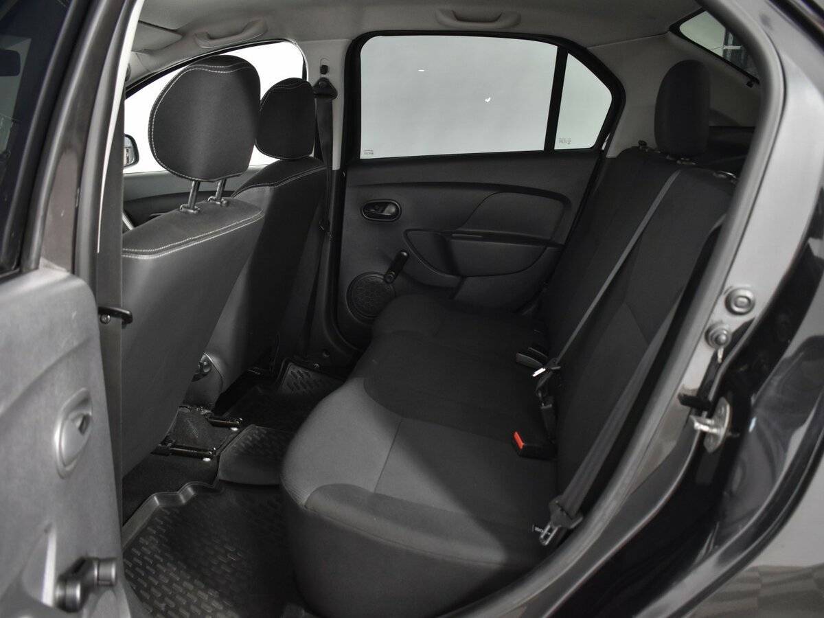 Renault Logan с пробегом — 2014 год. Фото: #10