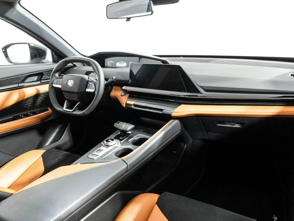 Changan UNI-V с пробегом — 2023 год. Фото: #8