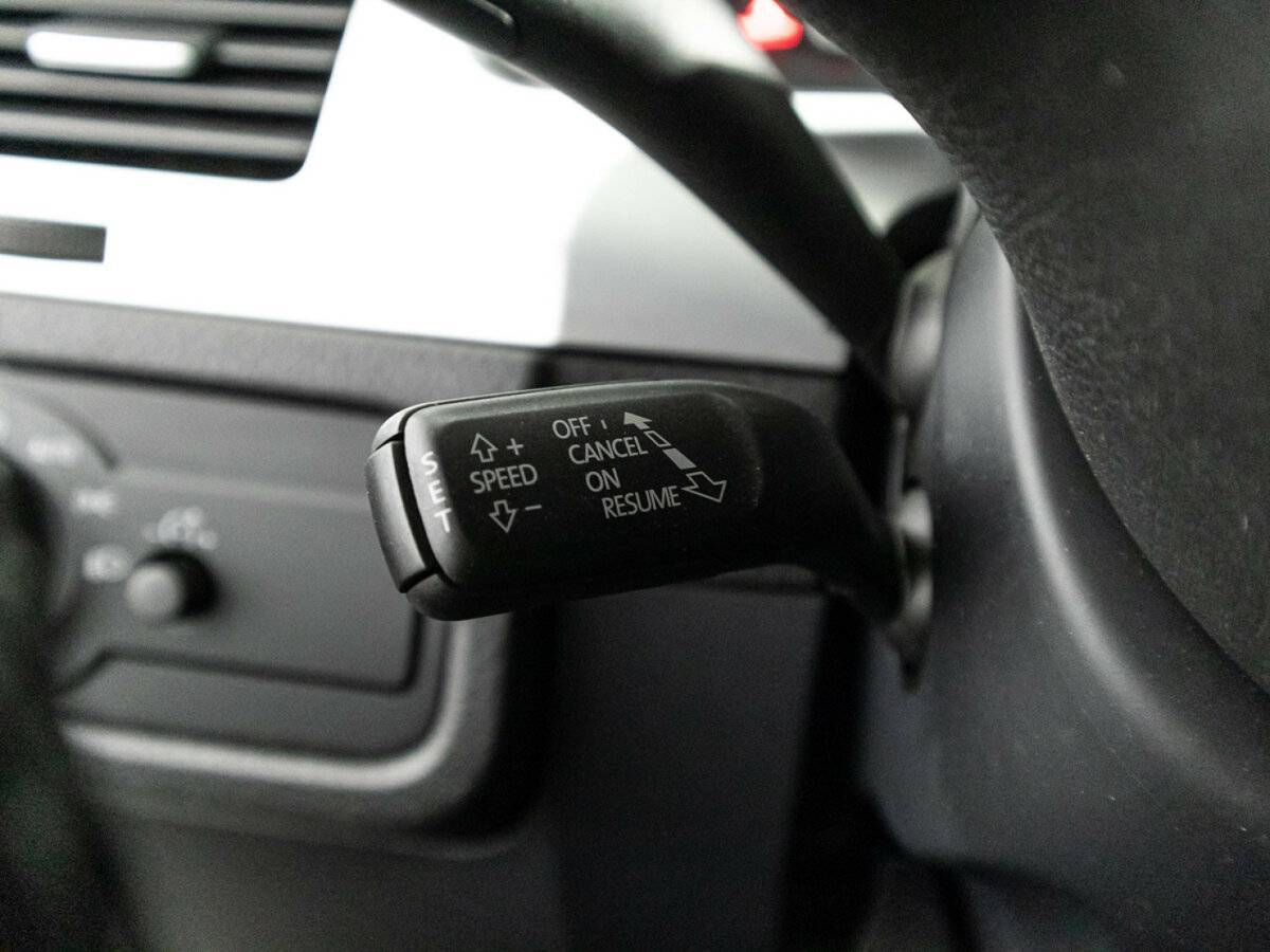 Volkswagen Touareg с пробегом — 2016 год. Фото: #22