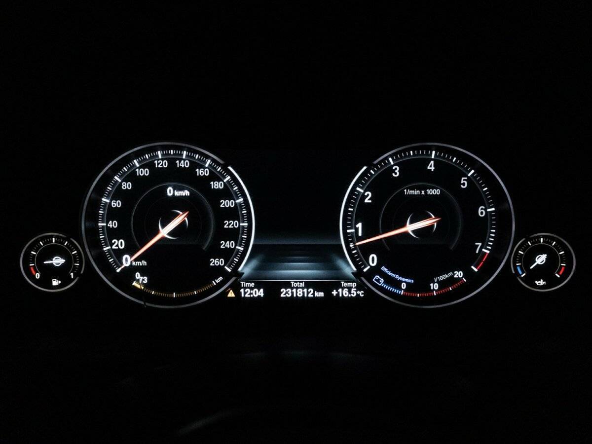 BMW 5 серии с пробегом — 2014 год. Фото: #11