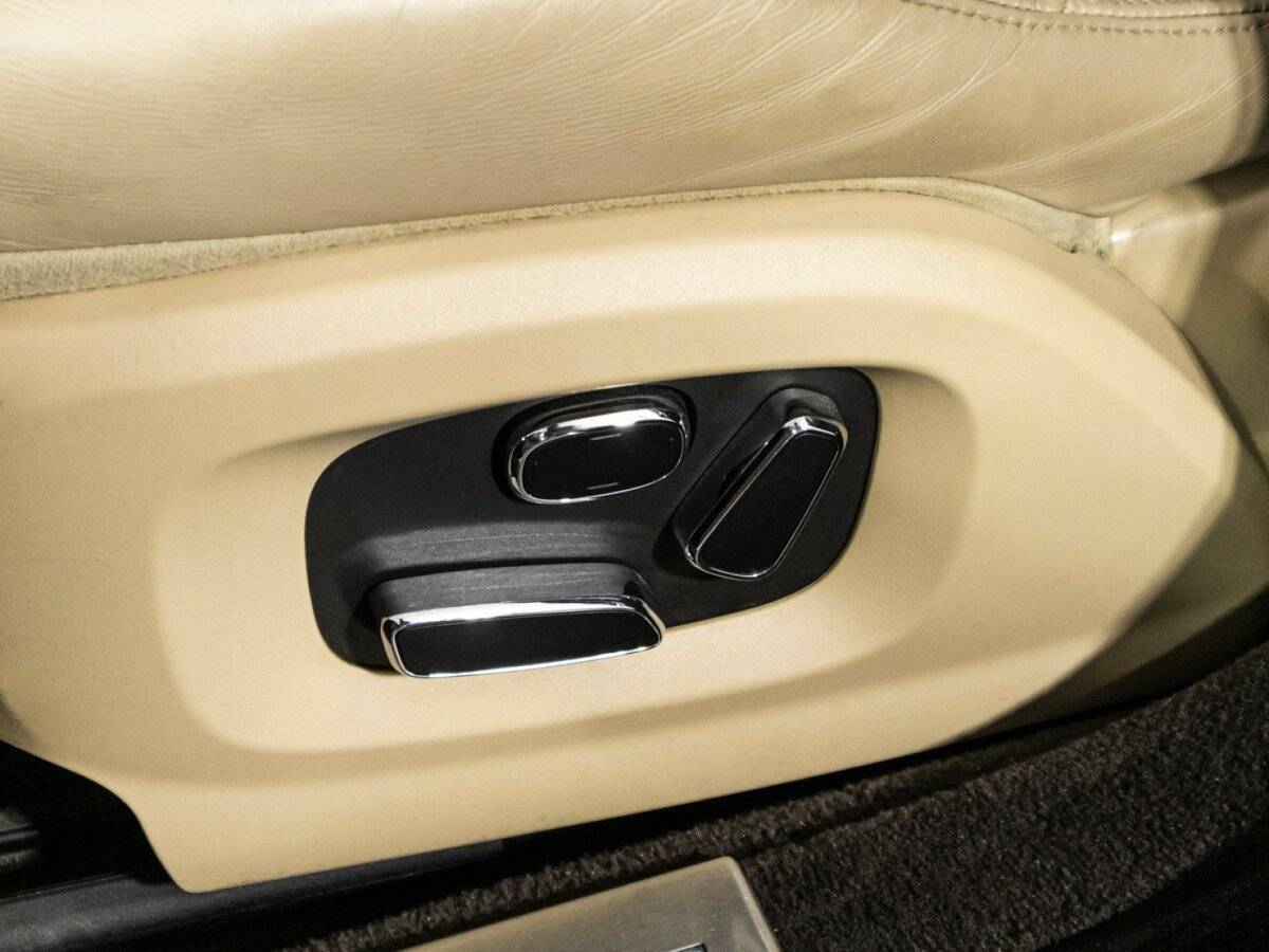 Jaguar XJ с пробегом — 2014 год. Фото: #17