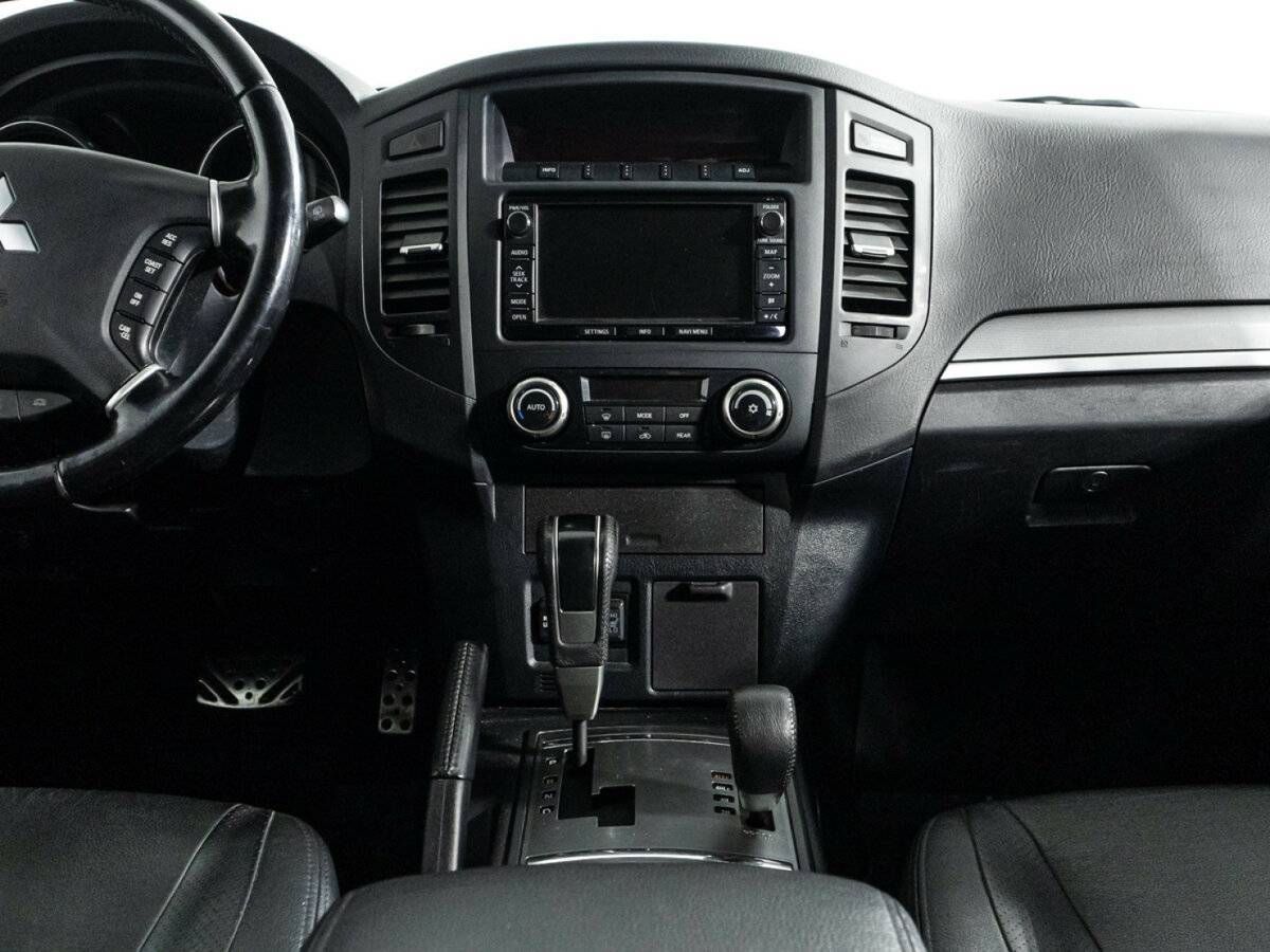 Mitsubishi Pajero с пробегом — 2012 год. Фото: #13