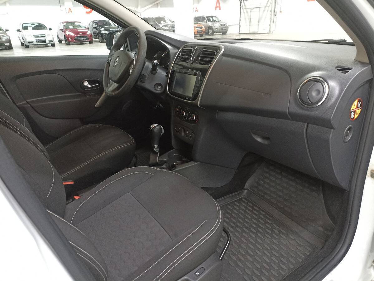 Renault Logan с пробегом — 2017 год. Фото: #10