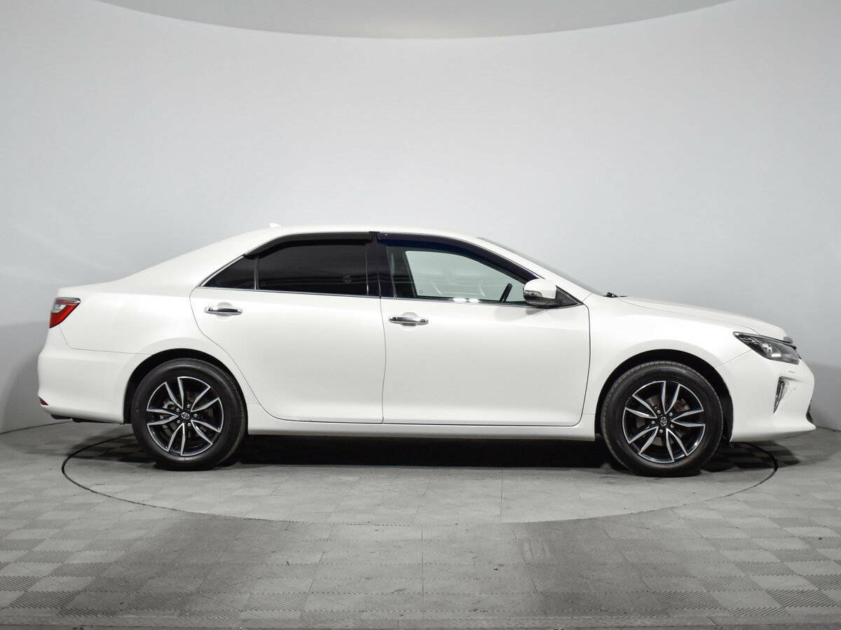 Toyota Camry с пробегом — 2018 год. Фото: #3