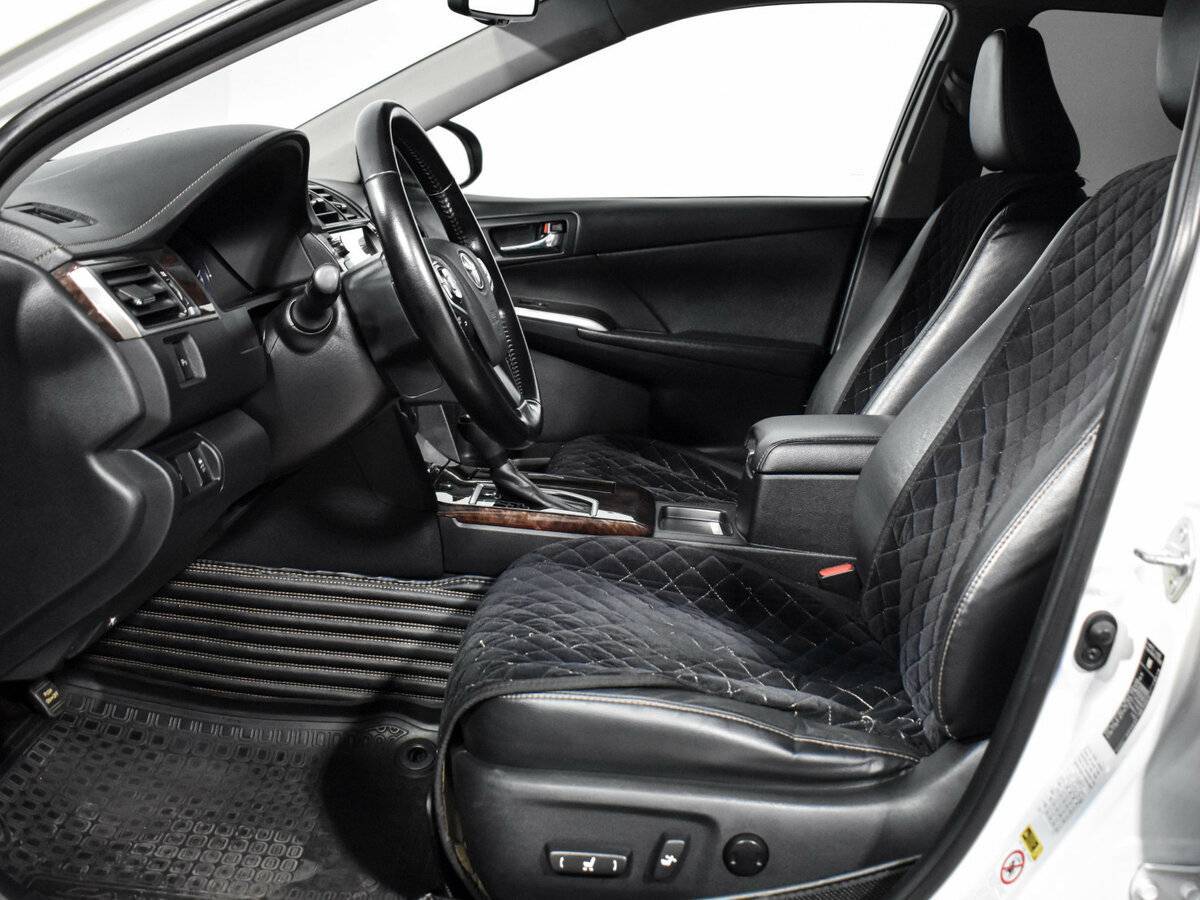 Toyota Camry с пробегом — 2018 год. Фото: #10