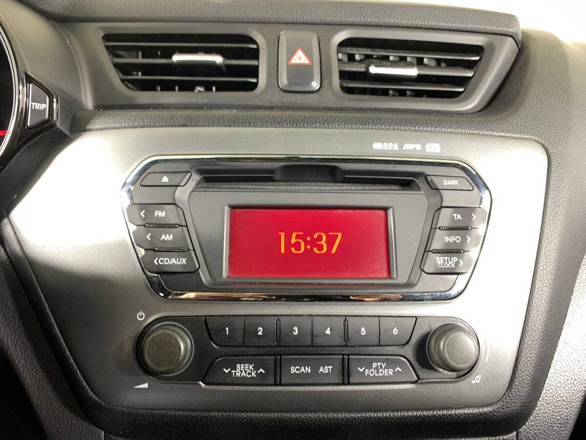 Kia Rio с пробегом — 2013 год. Фото: #13