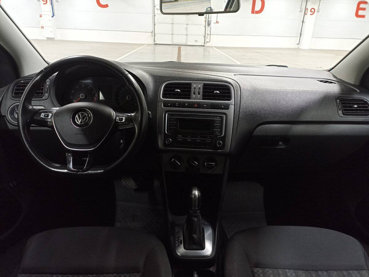Volkswagen Polo с пробегом — 2018 год. Фото: #13
