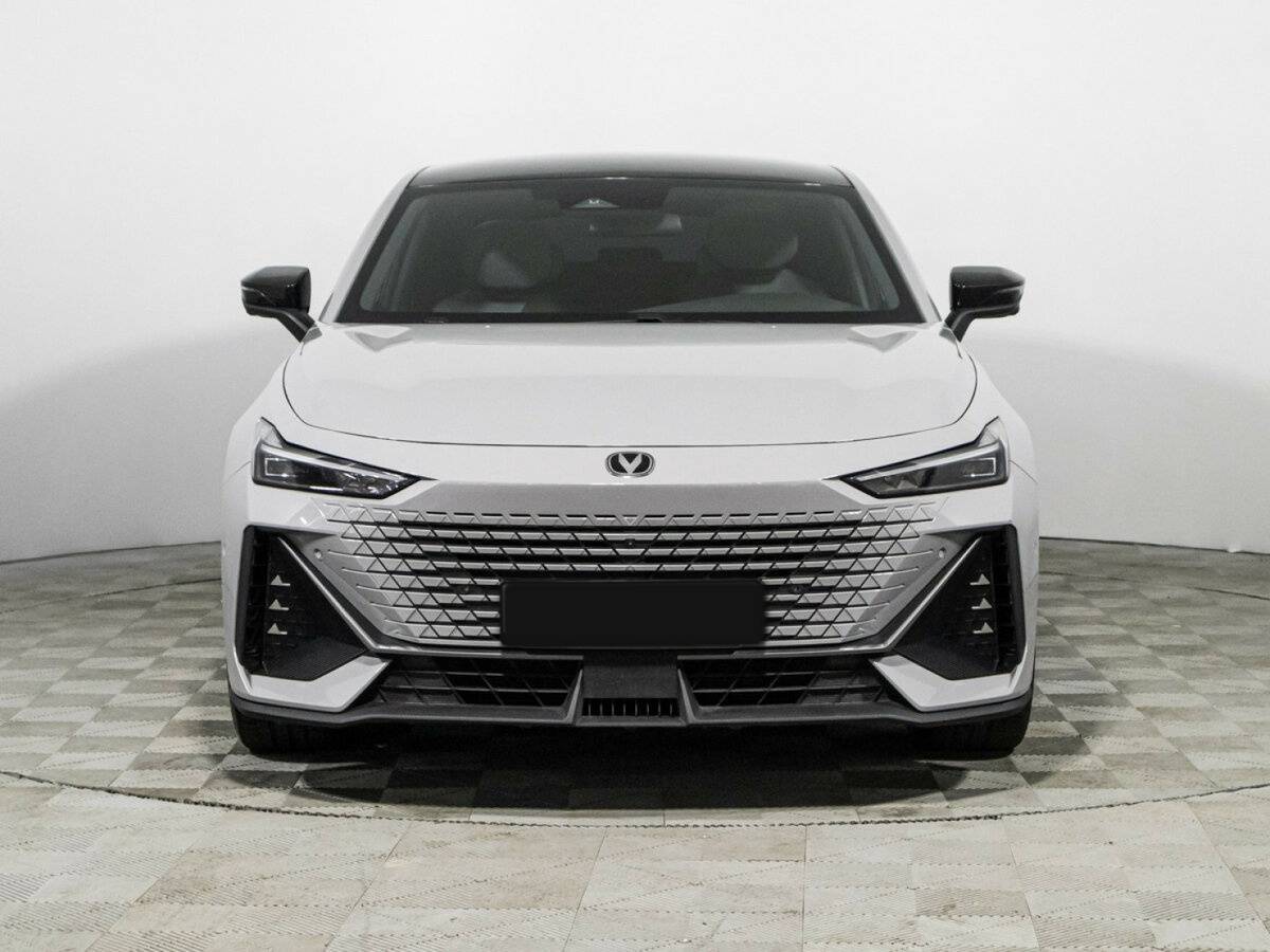 Changan UNI-V с пробегом — 2023 год. Фото: #1