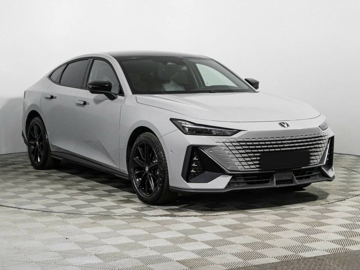 Changan UNI-V с пробегом — 2023 год. Фото: #2