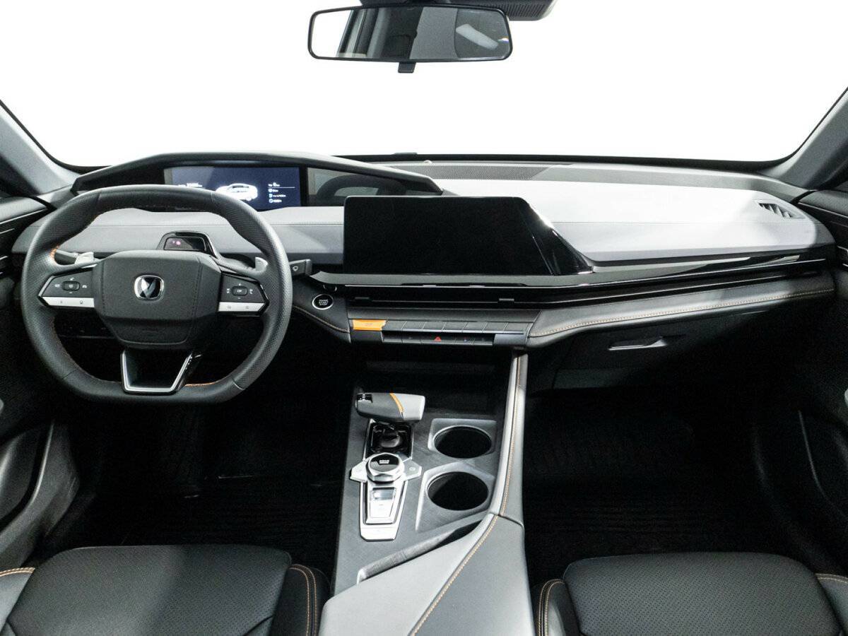 Changan UNI-V с пробегом — 2023 год. Фото: #12