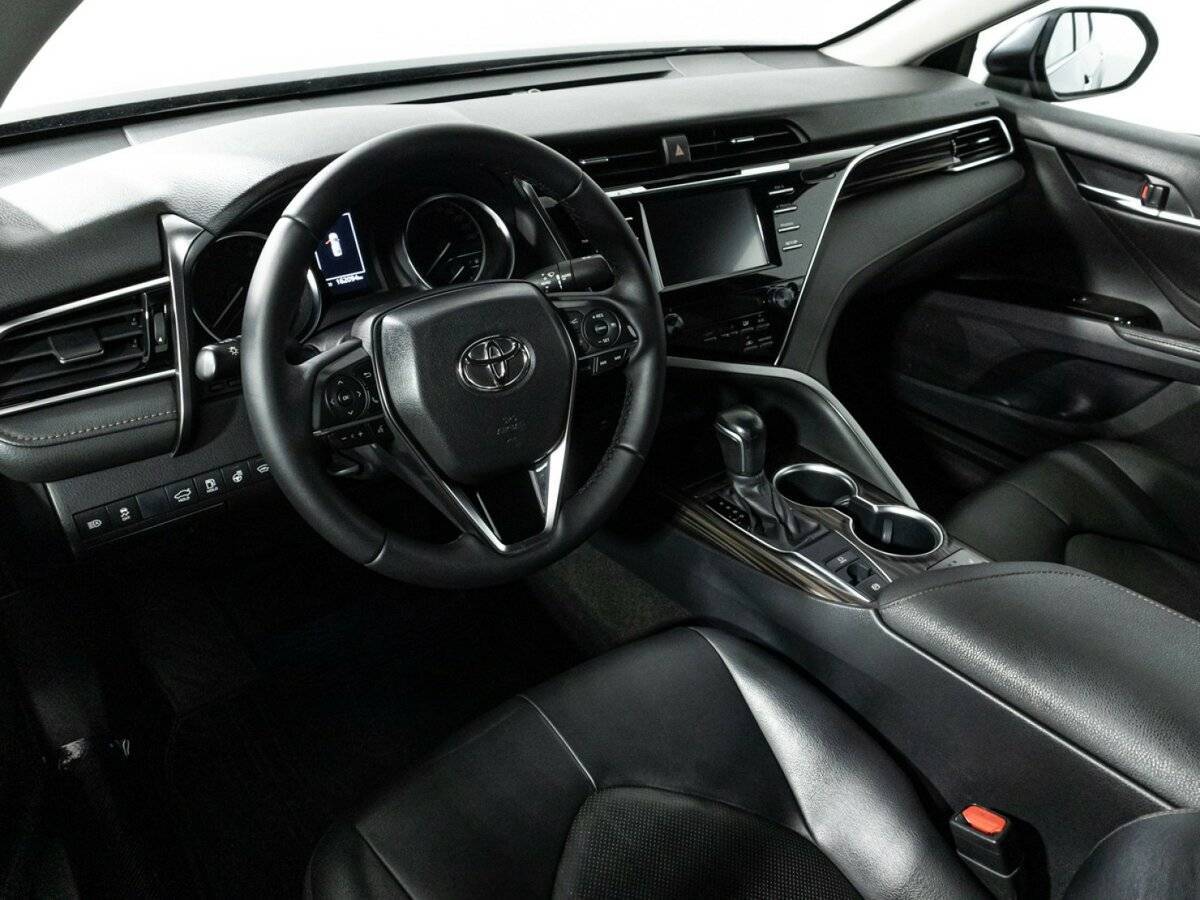 Toyota Camry с пробегом — 2019 год. Фото: #10