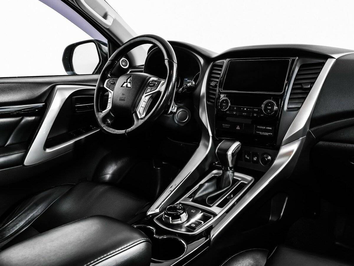 Mitsubishi Pajero Sport с пробегом — 2017 год. Фото: #8