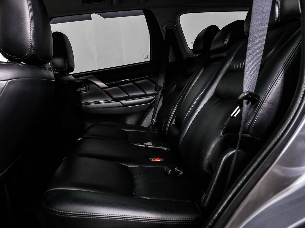 Mitsubishi Pajero Sport с пробегом — 2017 год. Фото: #12