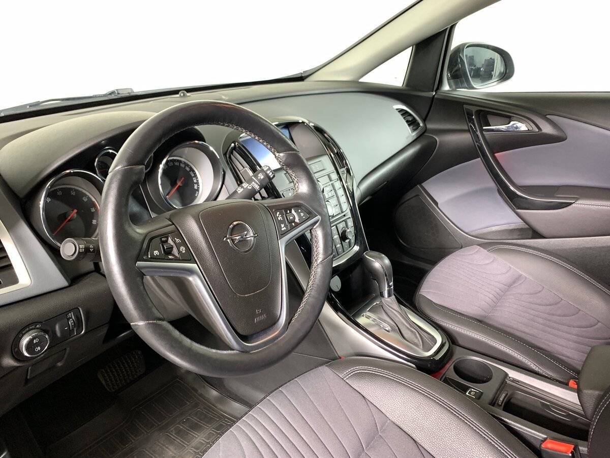 Opel Astra с пробегом — 2014 год. Фото: #10