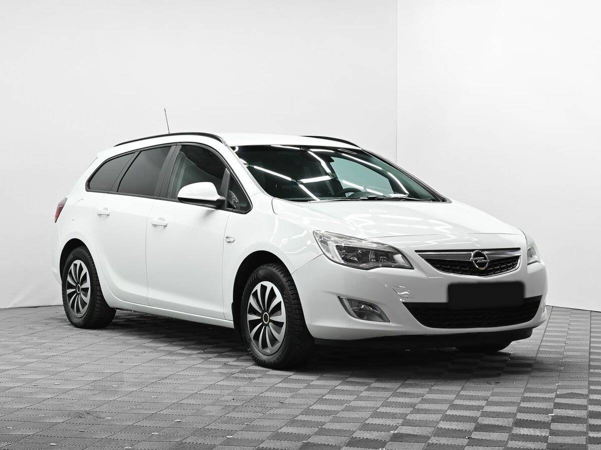 Opel Astra с пробегом — 2012 год. Фото: #1