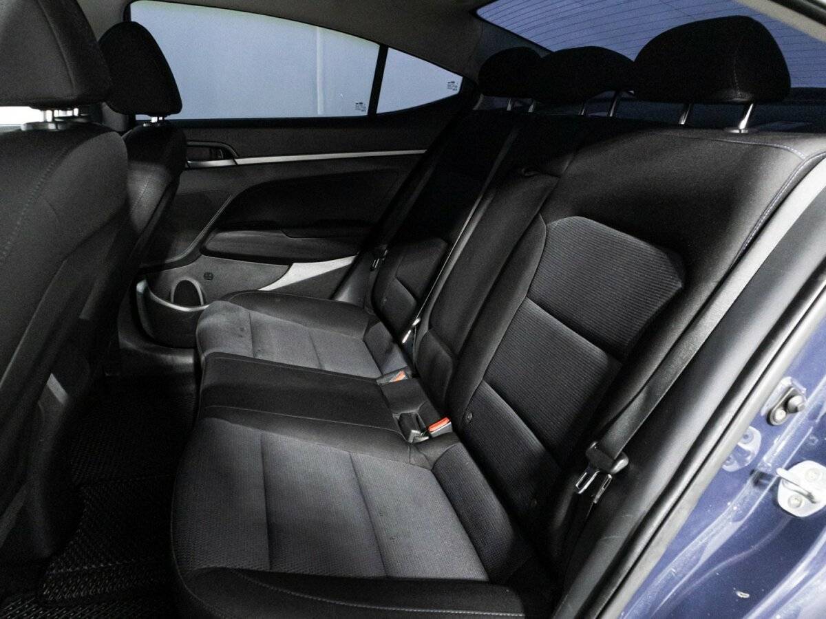 Hyundai Elantra с пробегом — 2016 год. Фото: #9