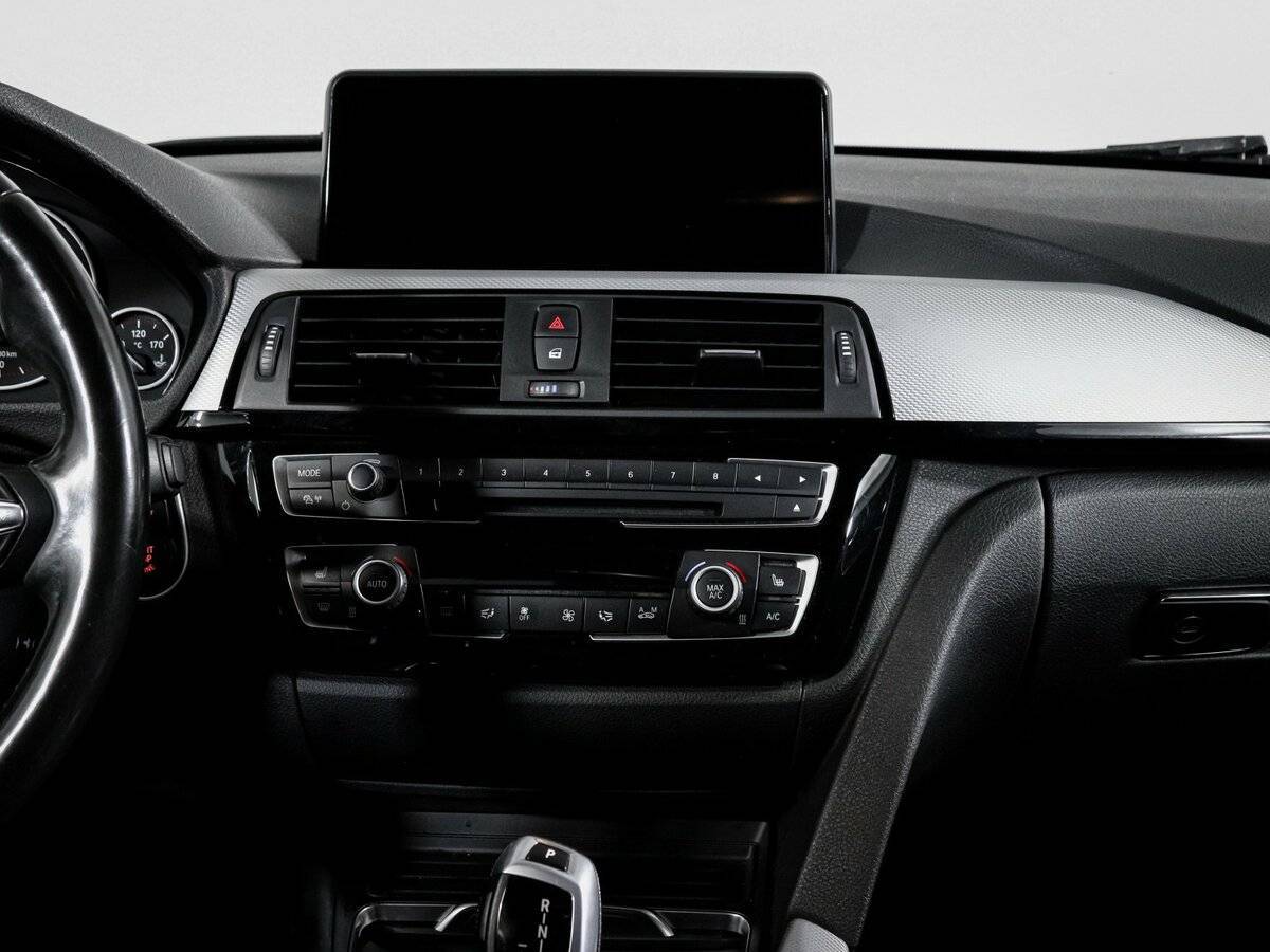 BMW 3 серии с пробегом — 2017 год. Фото: #12