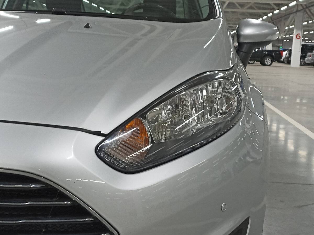 Ford Fiesta с пробегом — 2015 год. Фото: #15