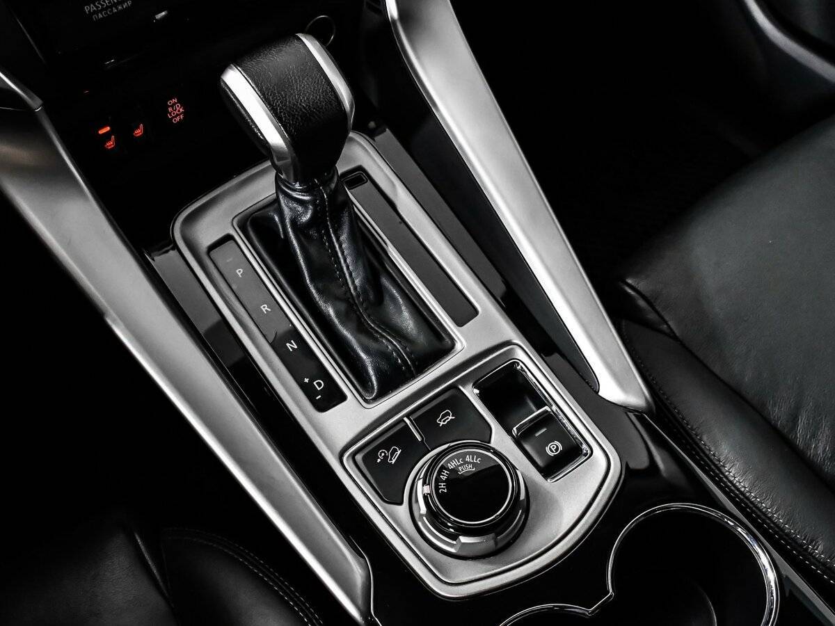 Mitsubishi Pajero Sport с пробегом — 2017 год. Фото: #18