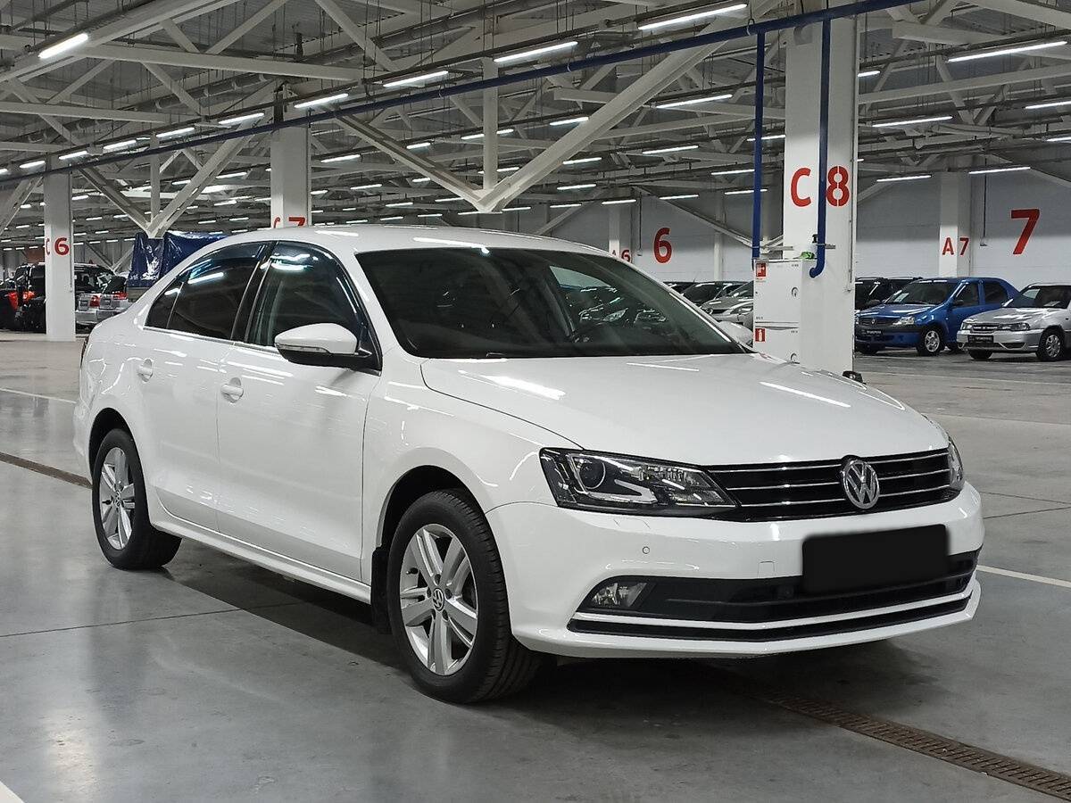 Volkswagen Jetta с пробегом — 2015 год. Фото: #2