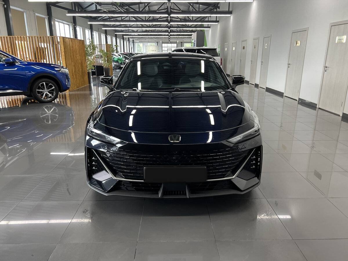 Changan UNI-V с пробегом — 2023 год. Фото: #2