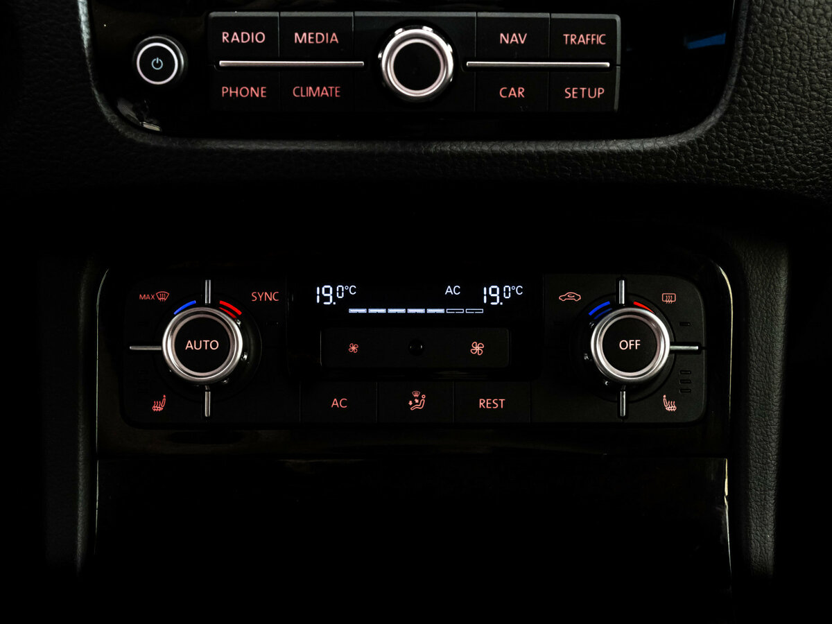 Volkswagen Touareg с пробегом — 2012 год. Фото: #14