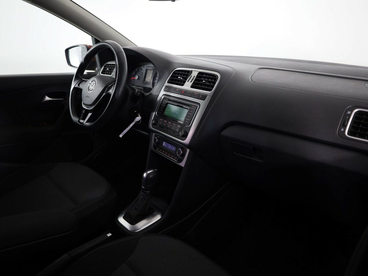 Volkswagen Polo с пробегом — 2015 год. Фото: #17