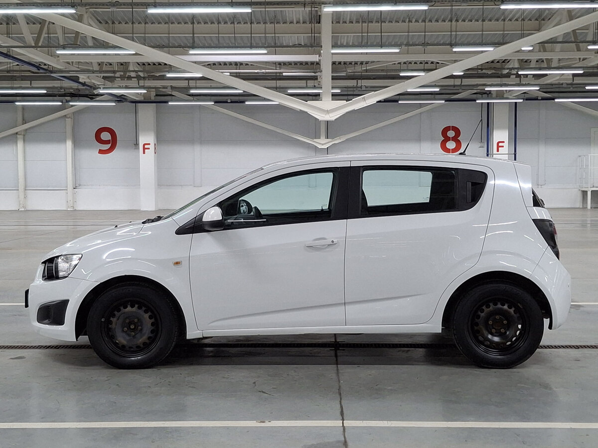Chevrolet Aveo с пробегом — 2015 год. Фото: #7