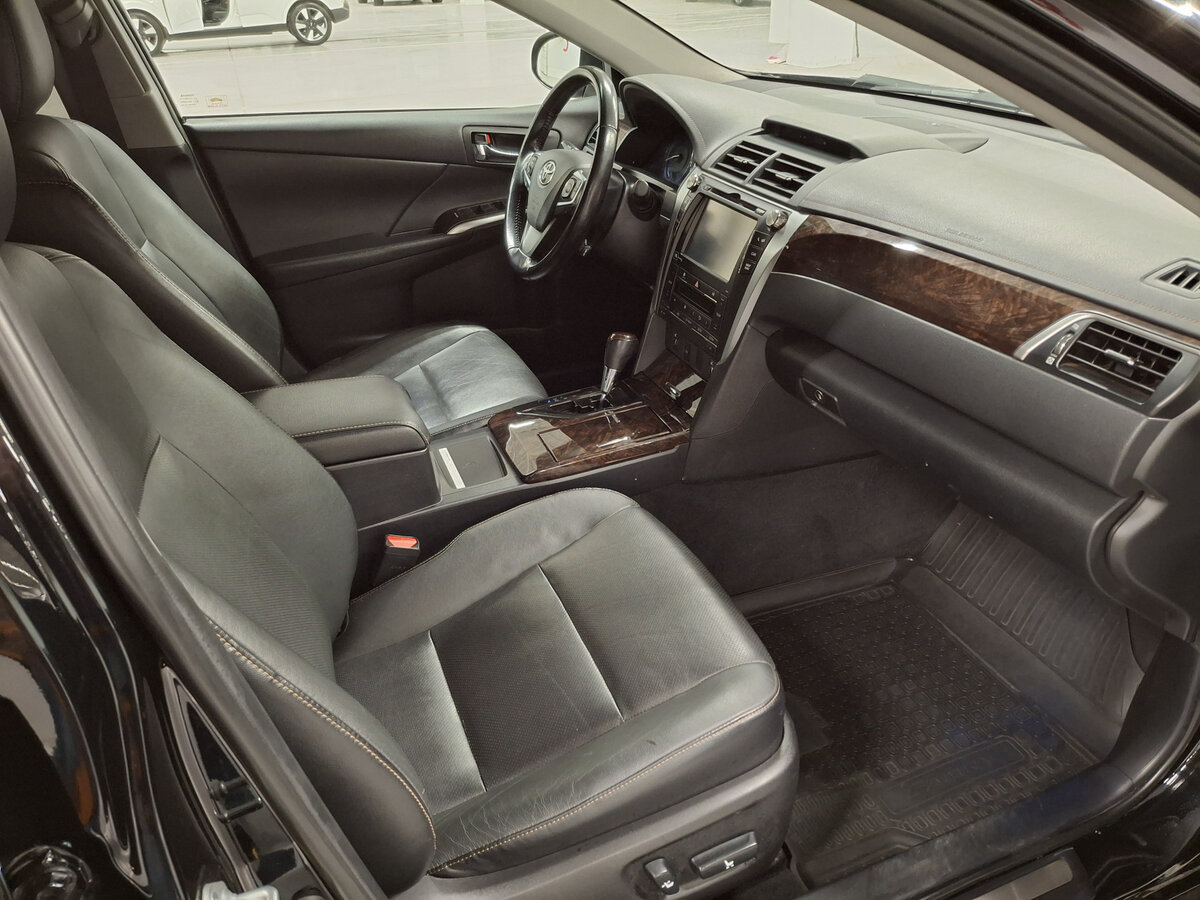 Toyota Camry с пробегом — 2014 год. Фото: #9