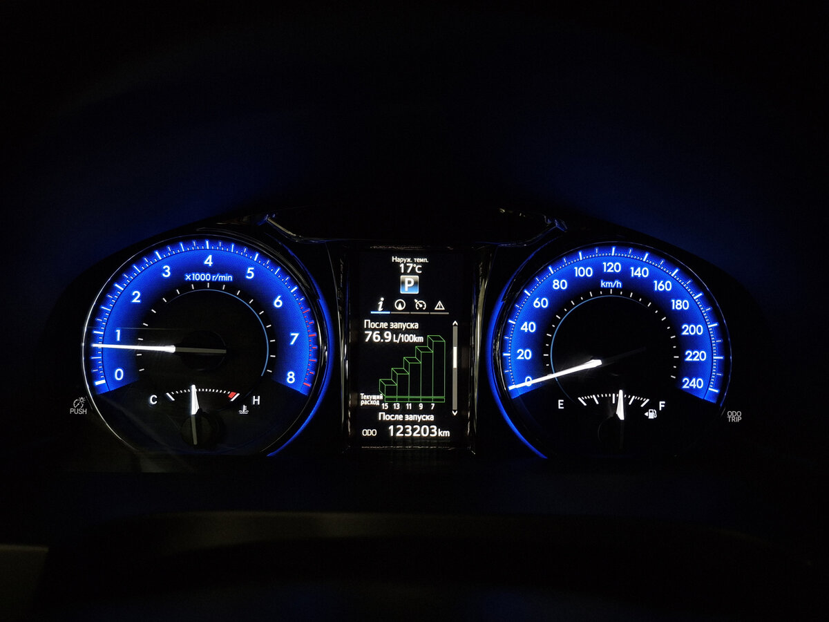 Toyota Camry с пробегом — 2014 год. Фото: #11