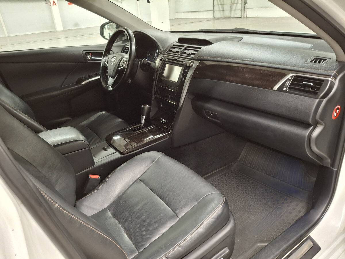 Toyota Camry с пробегом — 2015 год. Фото: #10