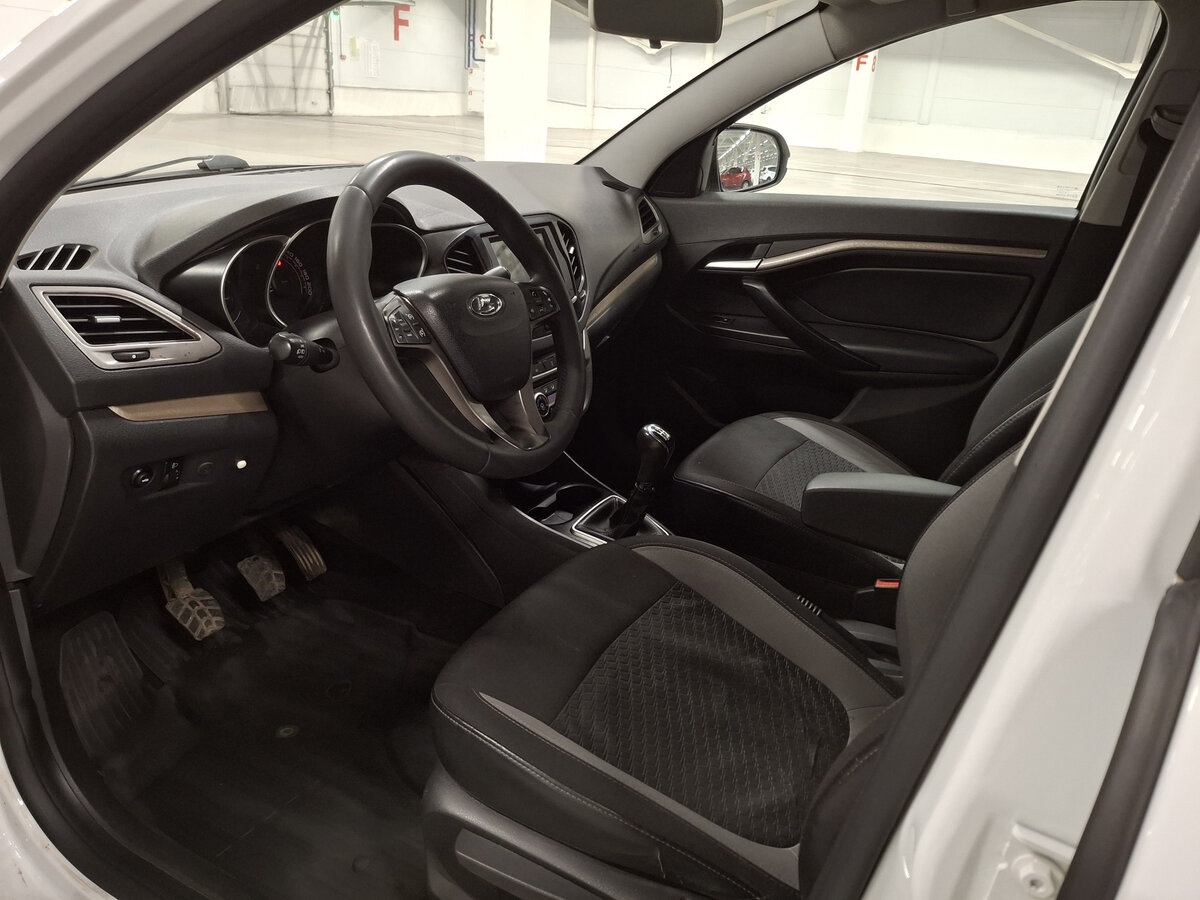 Lada (ВАЗ) Vesta с пробегом — 2017 год. Фото: #15