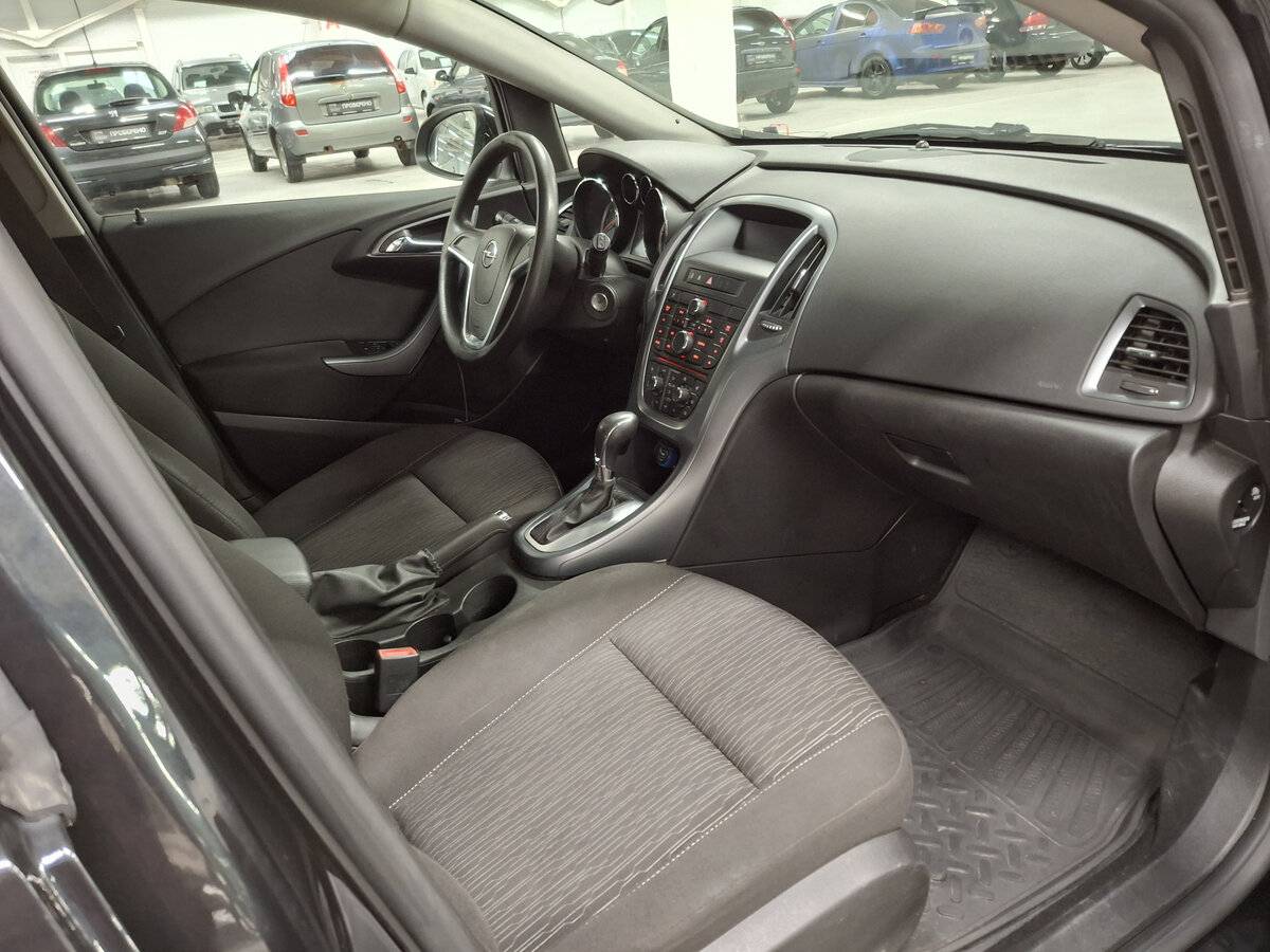 Opel Astra с пробегом — 2013 год. Фото: #10