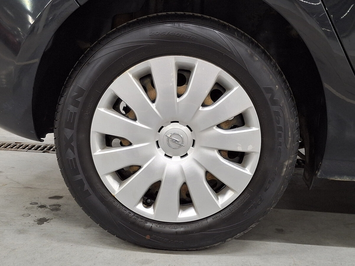 Opel Astra с пробегом — 2013 год. Фото: #16