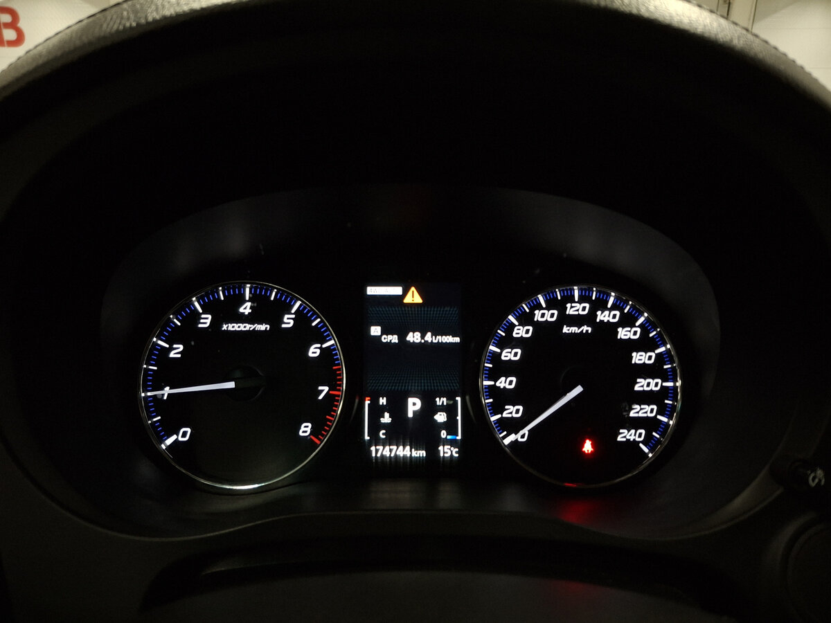 Mitsubishi Outlander с пробегом — 2015 год. Фото: #12