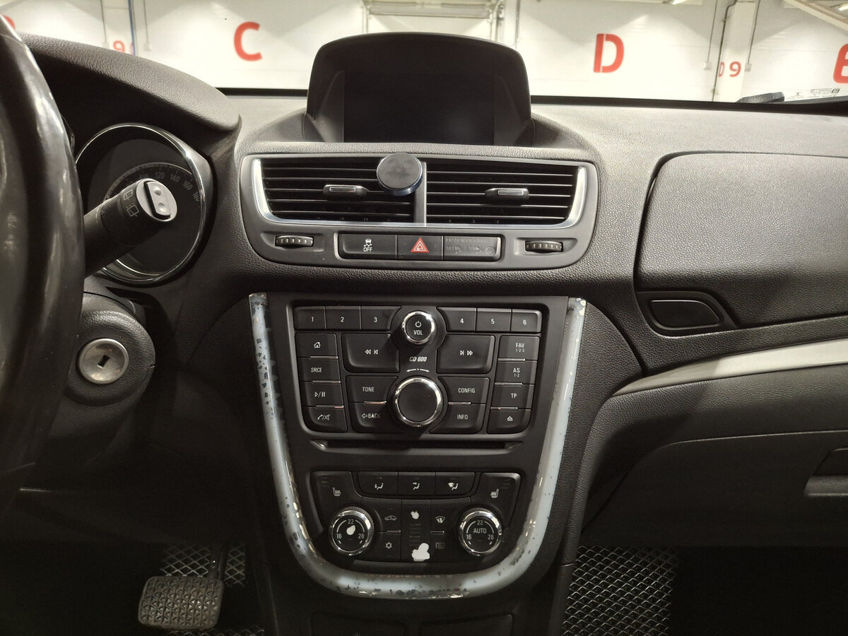 Opel Mokka с пробегом — 2014 год. Фото: #13