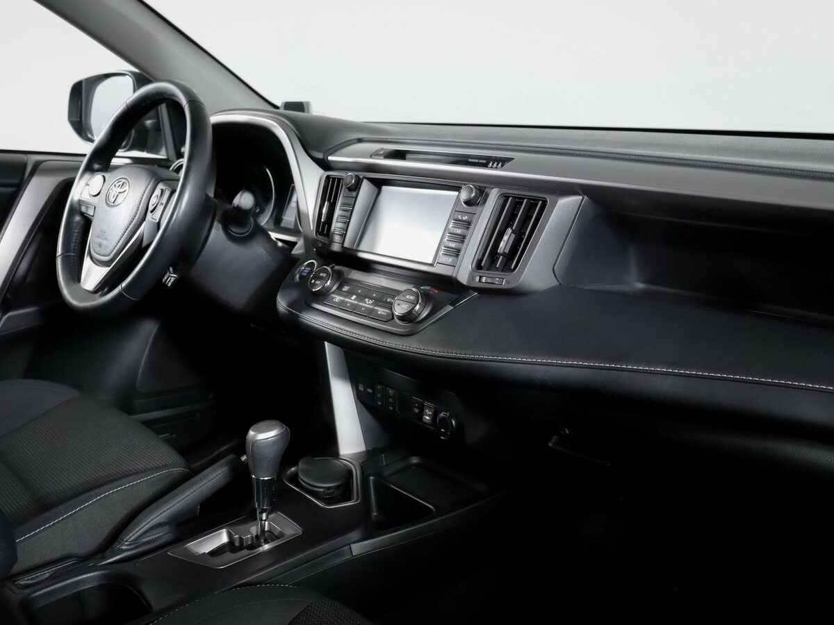 Toyota RAV4 с пробегом — 2018 год. Фото: #8