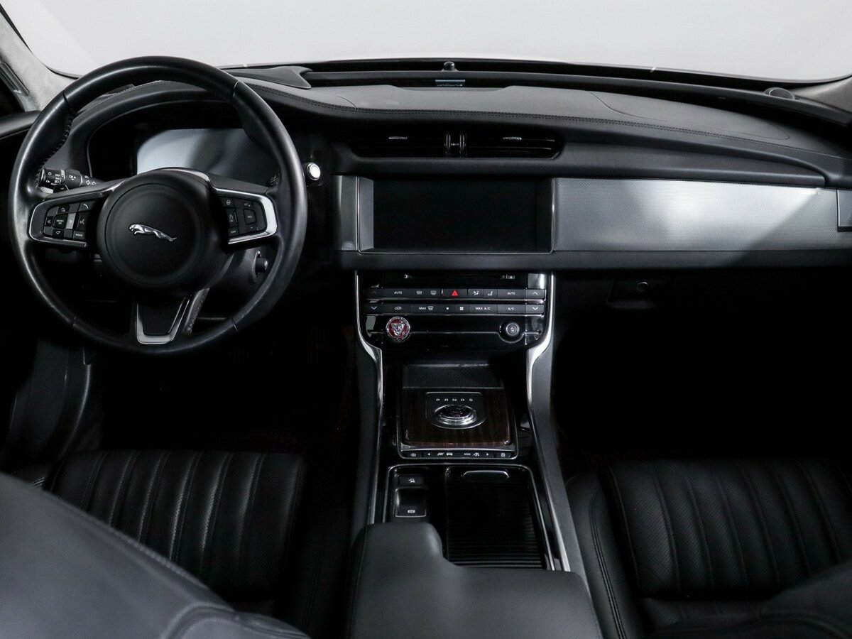 Jaguar XF с пробегом — 2018 год. Фото: #9
