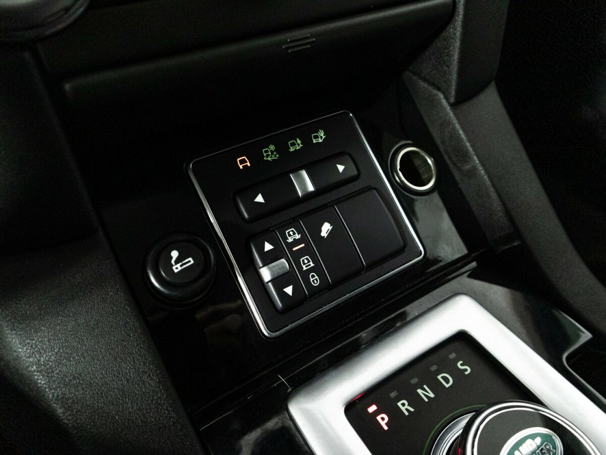 Land Rover Discovery с пробегом — 2014 год. Фото: #17