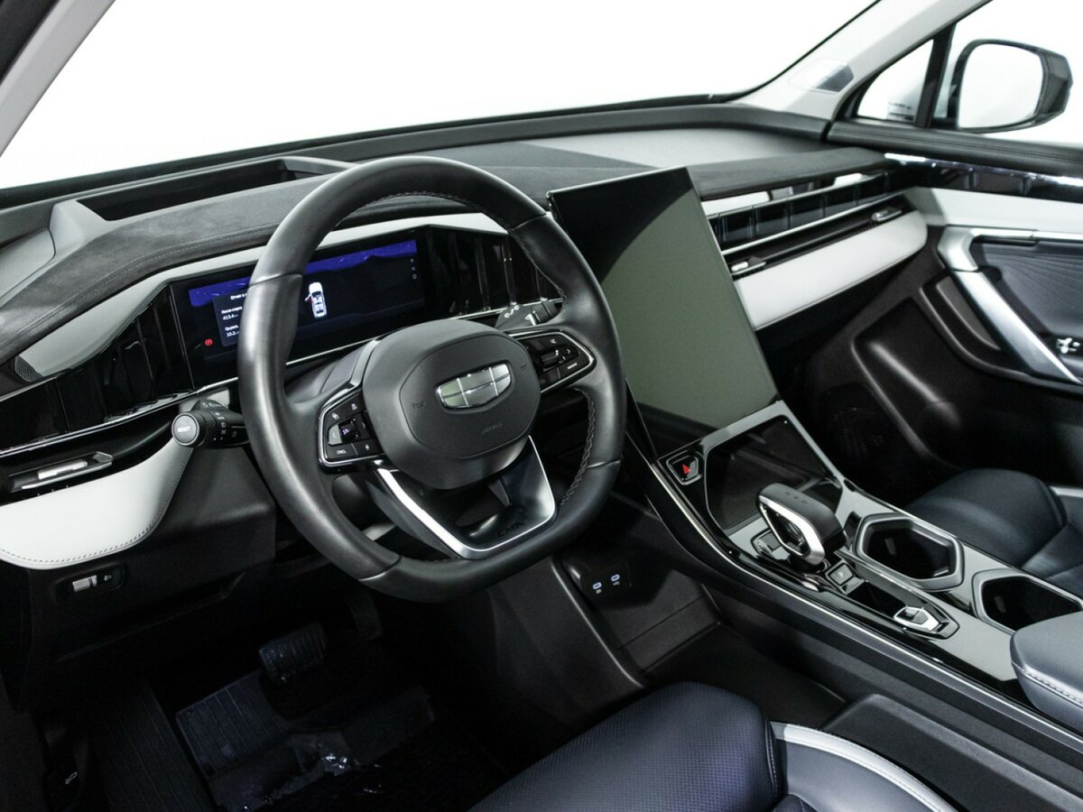 Geely Atlas с пробегом — 2024 год. Фото: #10