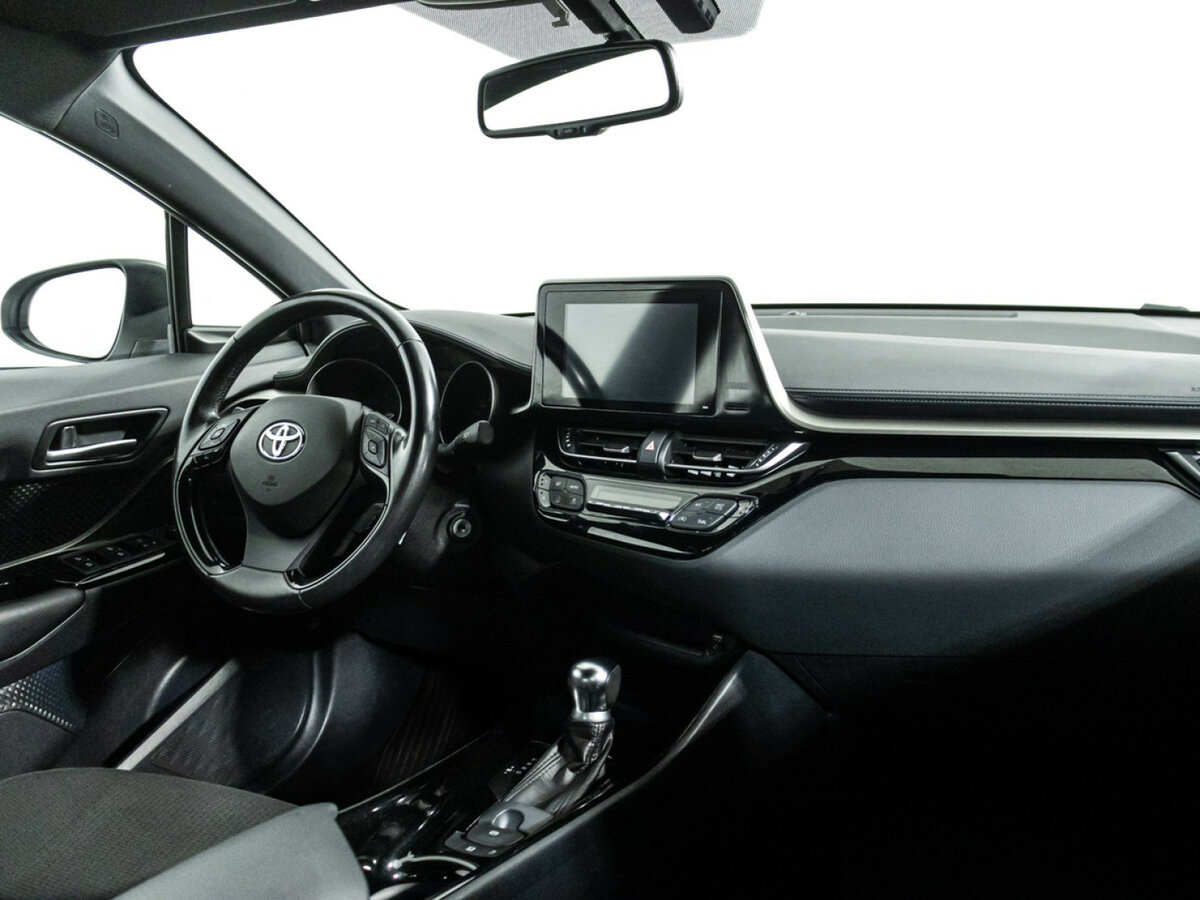Toyota C-HR с пробегом — 2018 год. Фото: #8