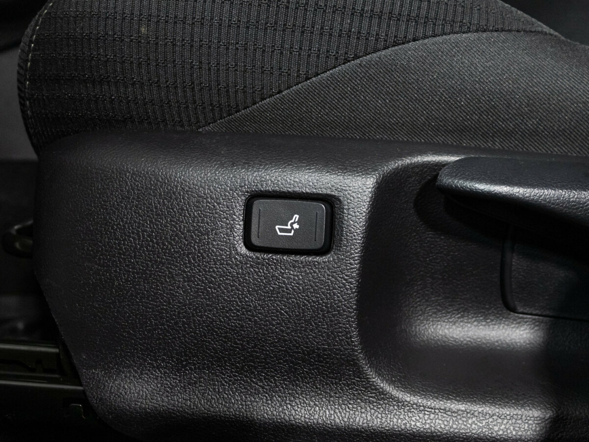 Toyota C-HR с пробегом — 2018 год. Фото: #16