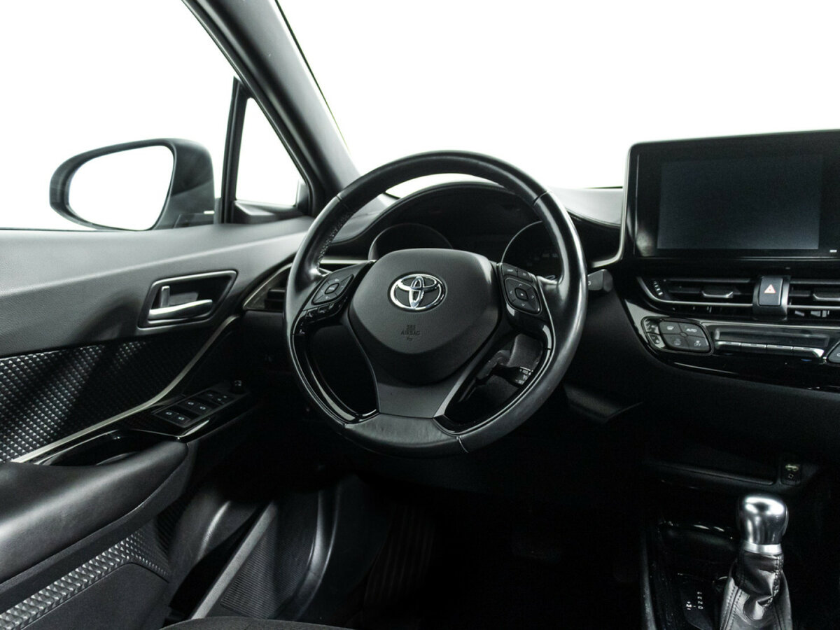 Toyota C-HR с пробегом — 2018 год. Фото: #17