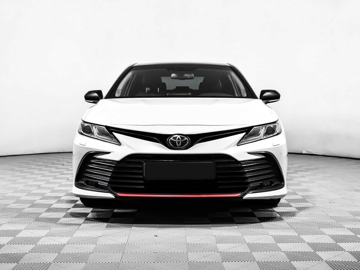 Toyota Camry с пробегом — 2021 год. Фото: #1