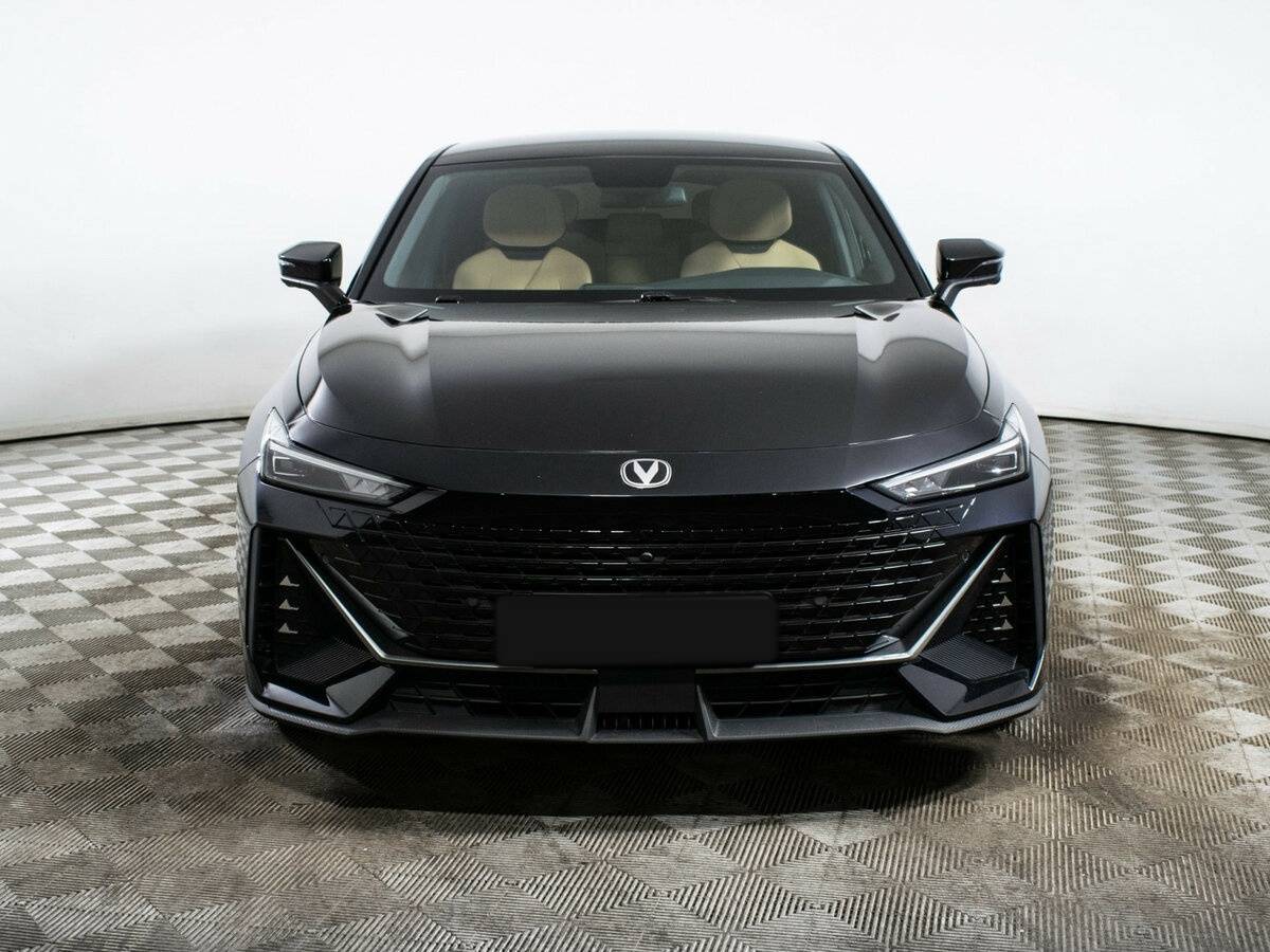 Changan UNI-V с пробегом — 2022 год. Фото: #1