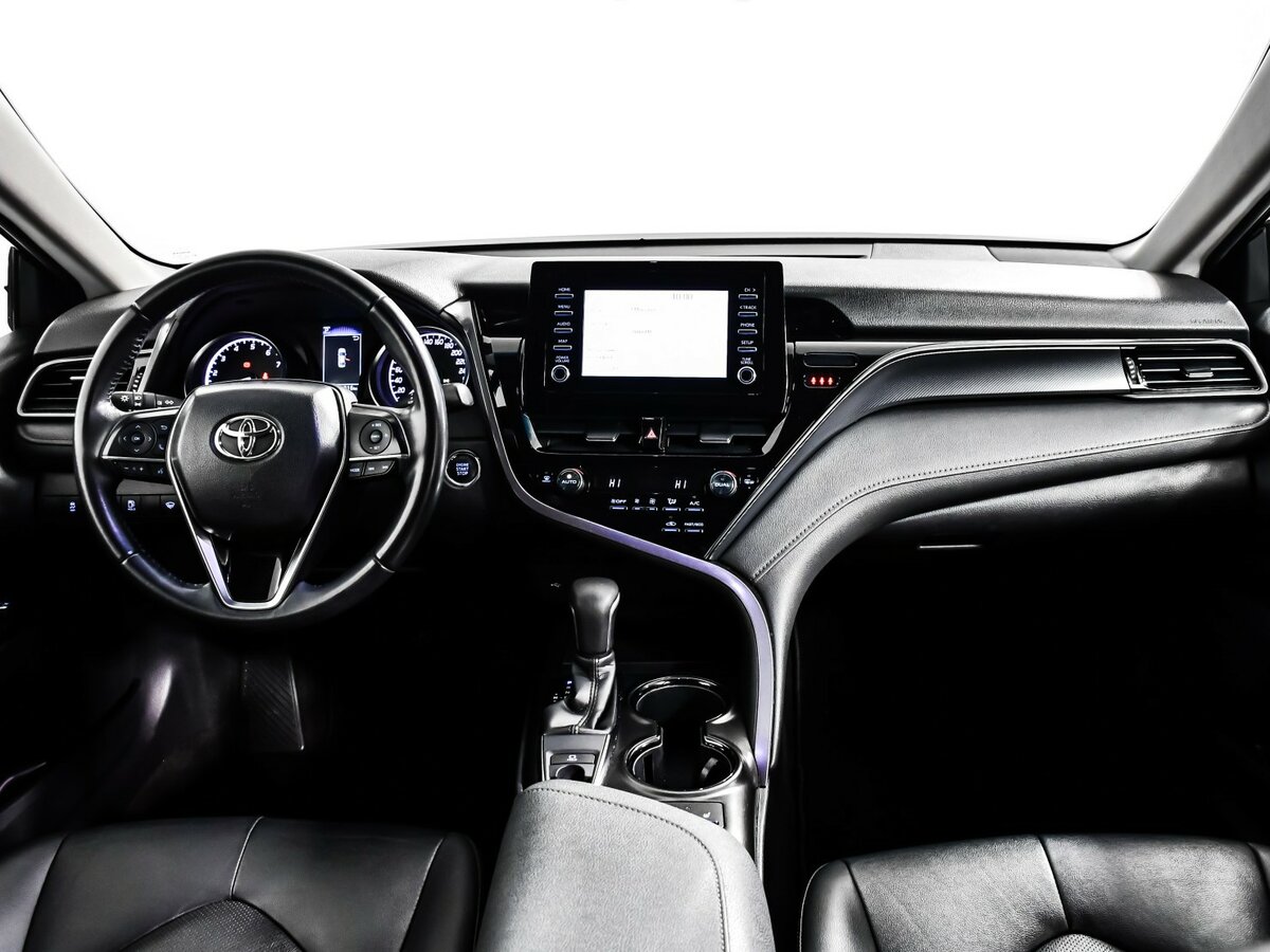 Toyota Camry с пробегом — 2021 год. Фото: #9