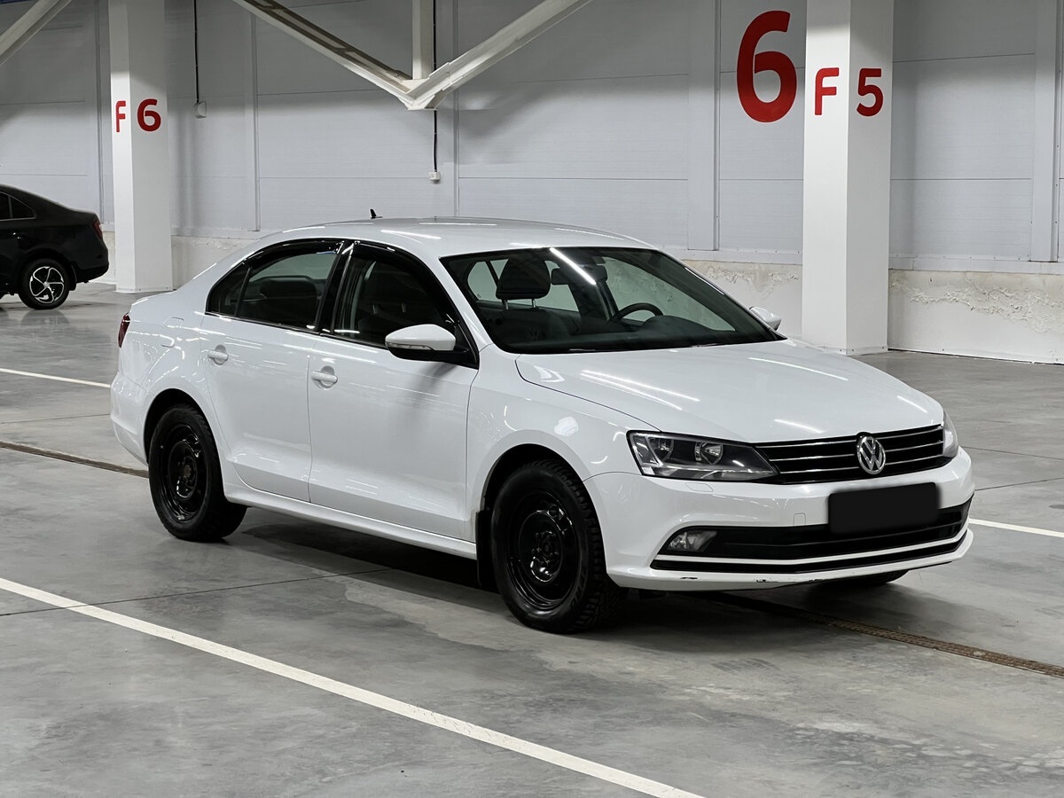 Volkswagen Jetta с пробегом — 2016 год. Фото: #2